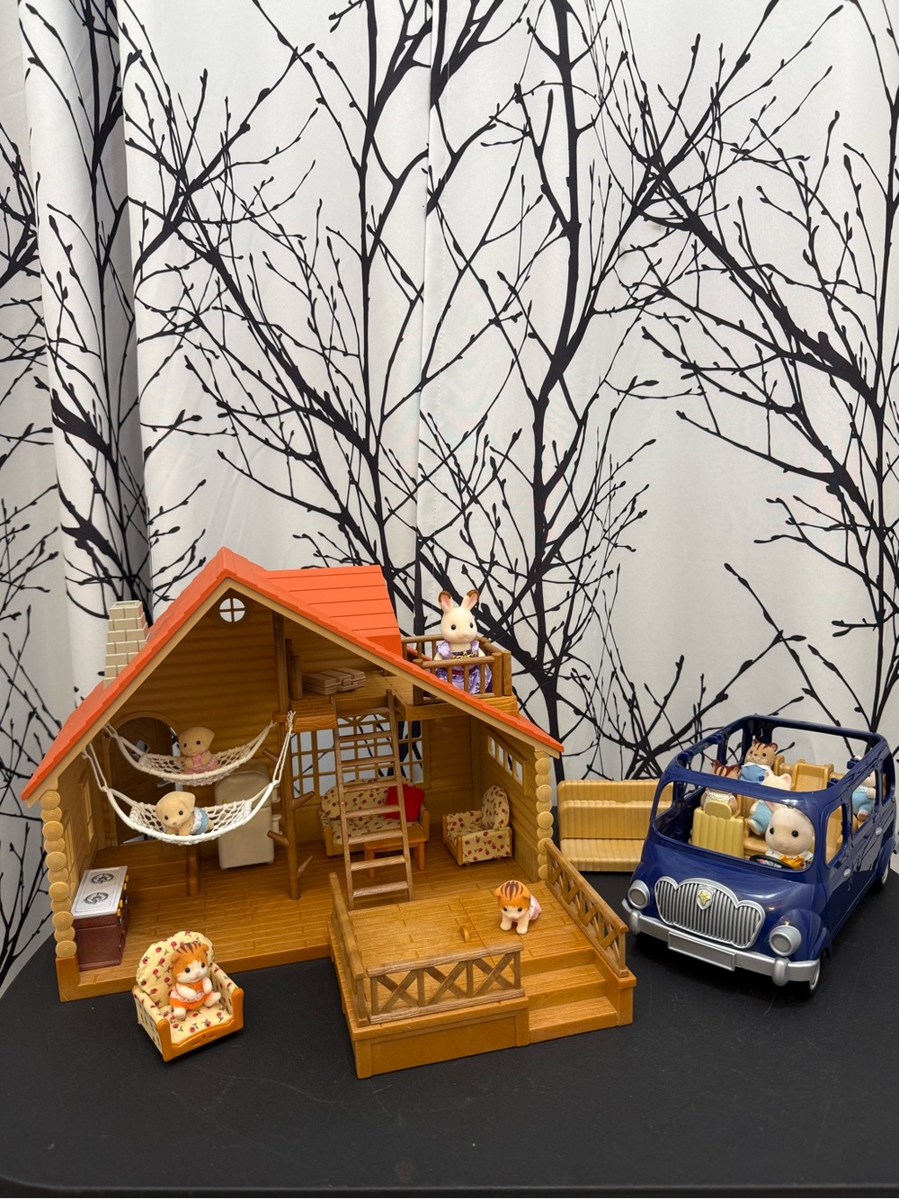 Calico Critters Lakeside Lodge Party Family Seven Seater Car Van